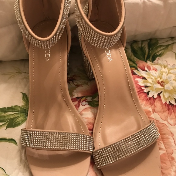 Moda Beige Rhinestone Women's Sandals - Picture 1 of 8